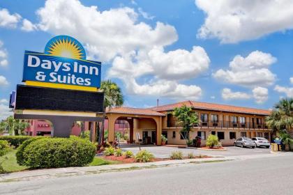 Days Inn  Suites by Wyndham Orlando East UCF Area